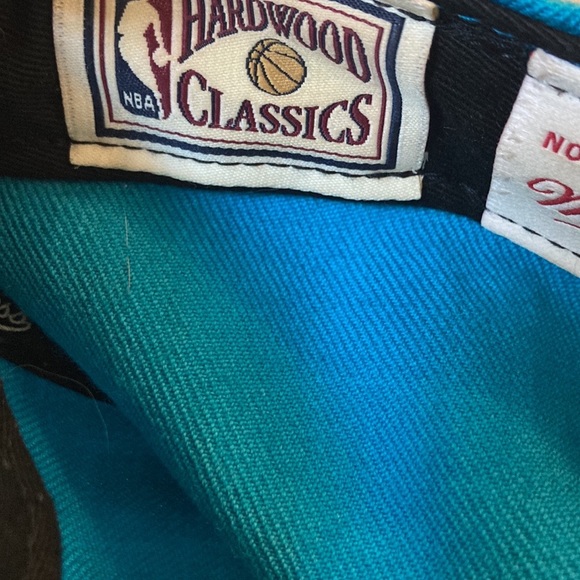 Charlotte Hornets Mitchell & Ness Fitted 7 1/2 - Picture 3 of 6
